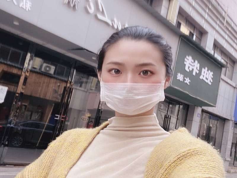 出门口罩必须戴，随意丢弃不可。